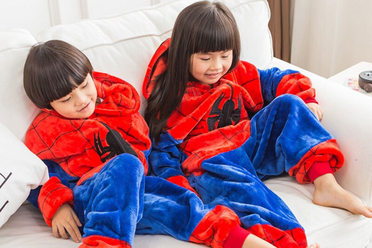 kids in pjs 120721