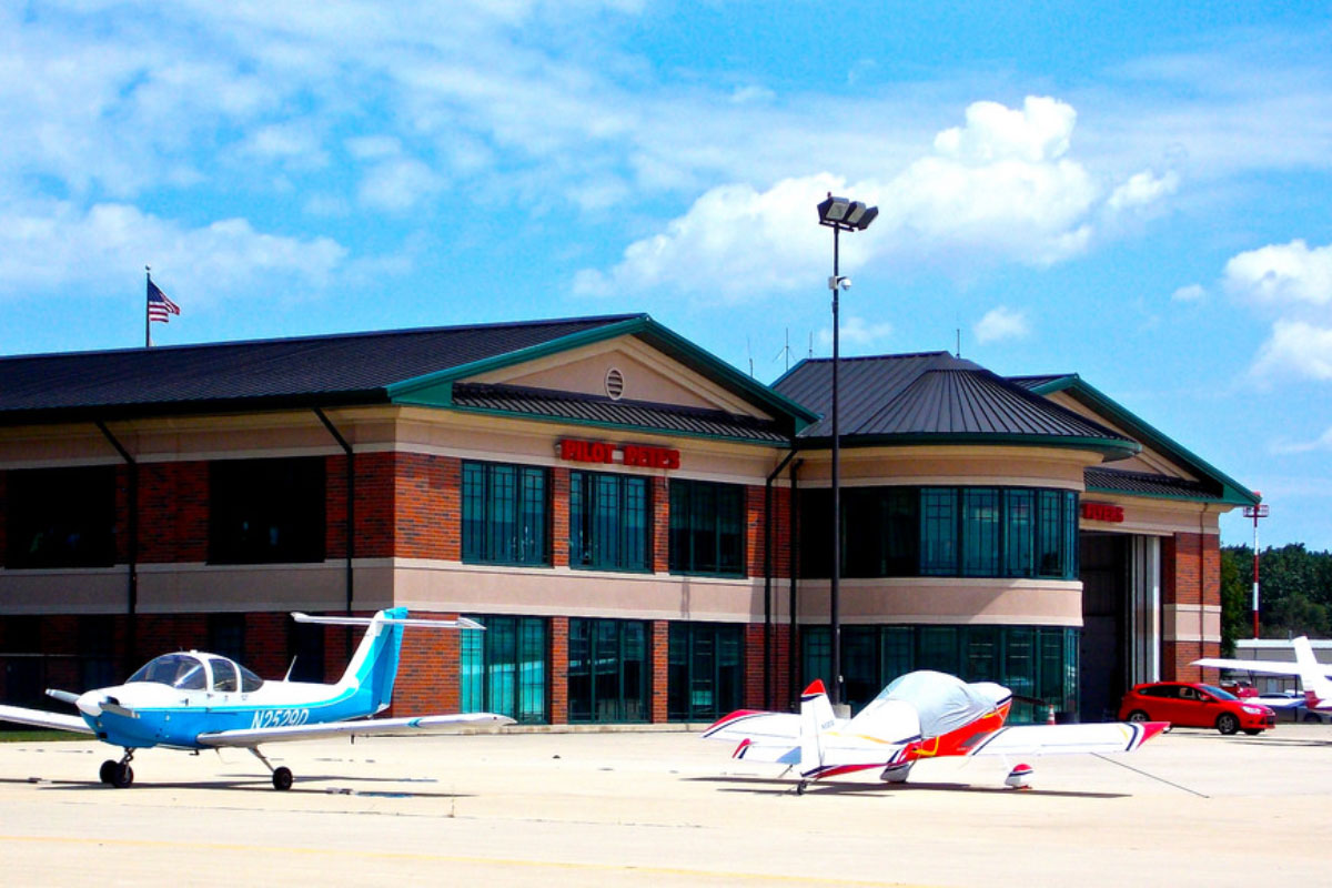 schaumburg airport 120821