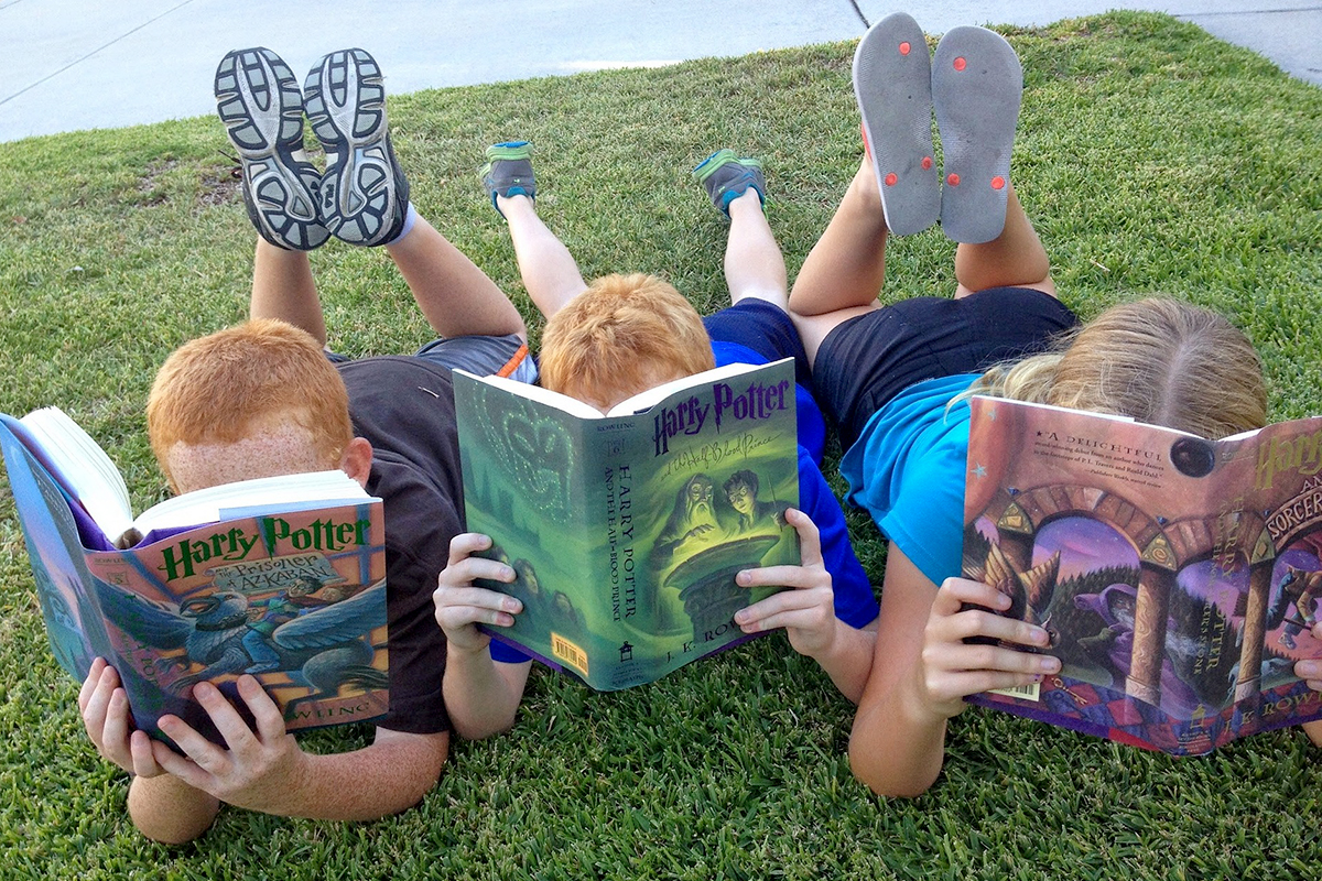 Kids reading