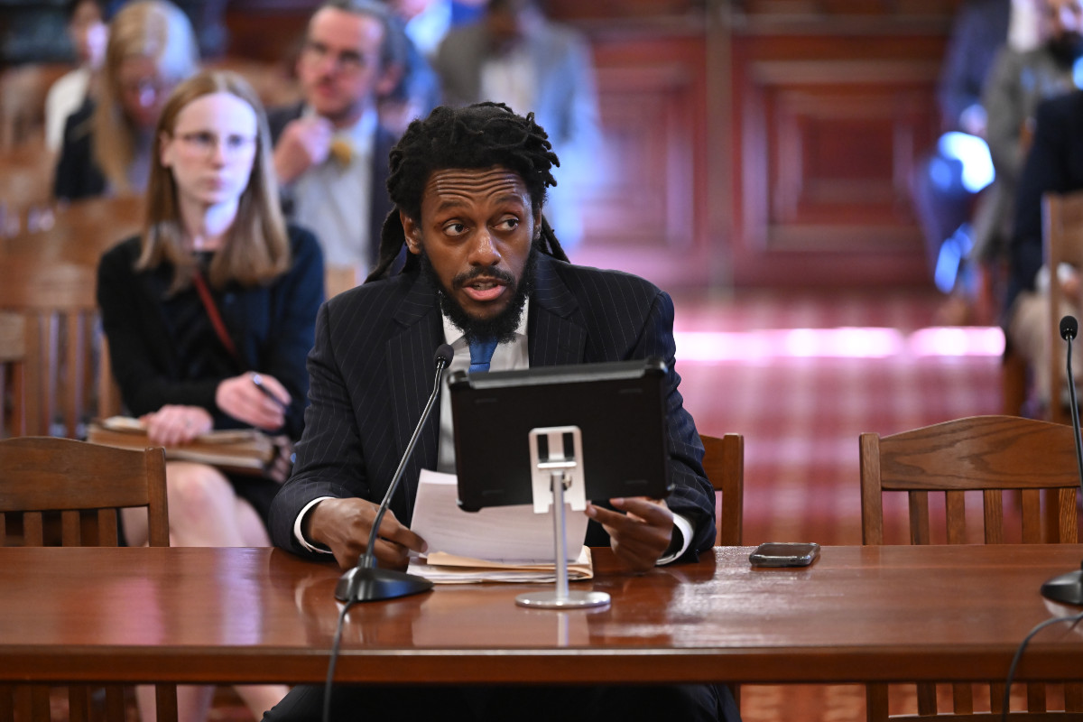 State Senator Mike Simmons addresses a Senate Committee.