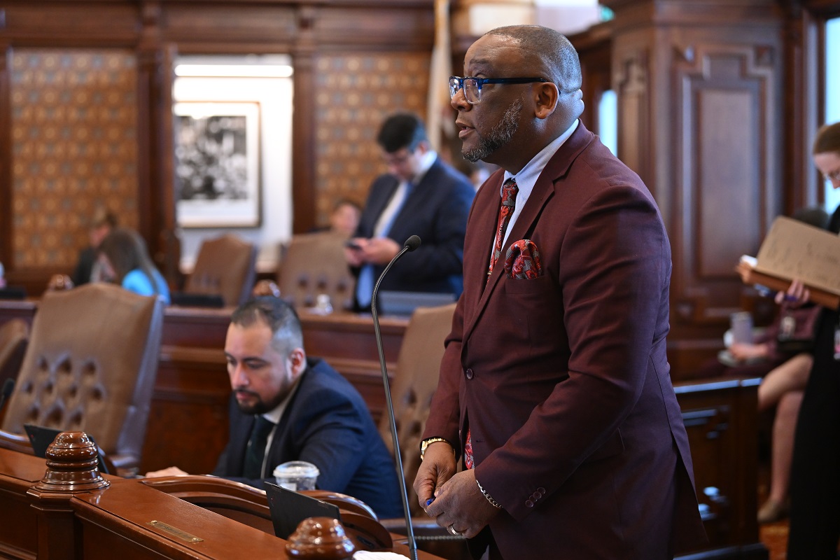 State Senator Christopher Belt speaks on the Senate floor