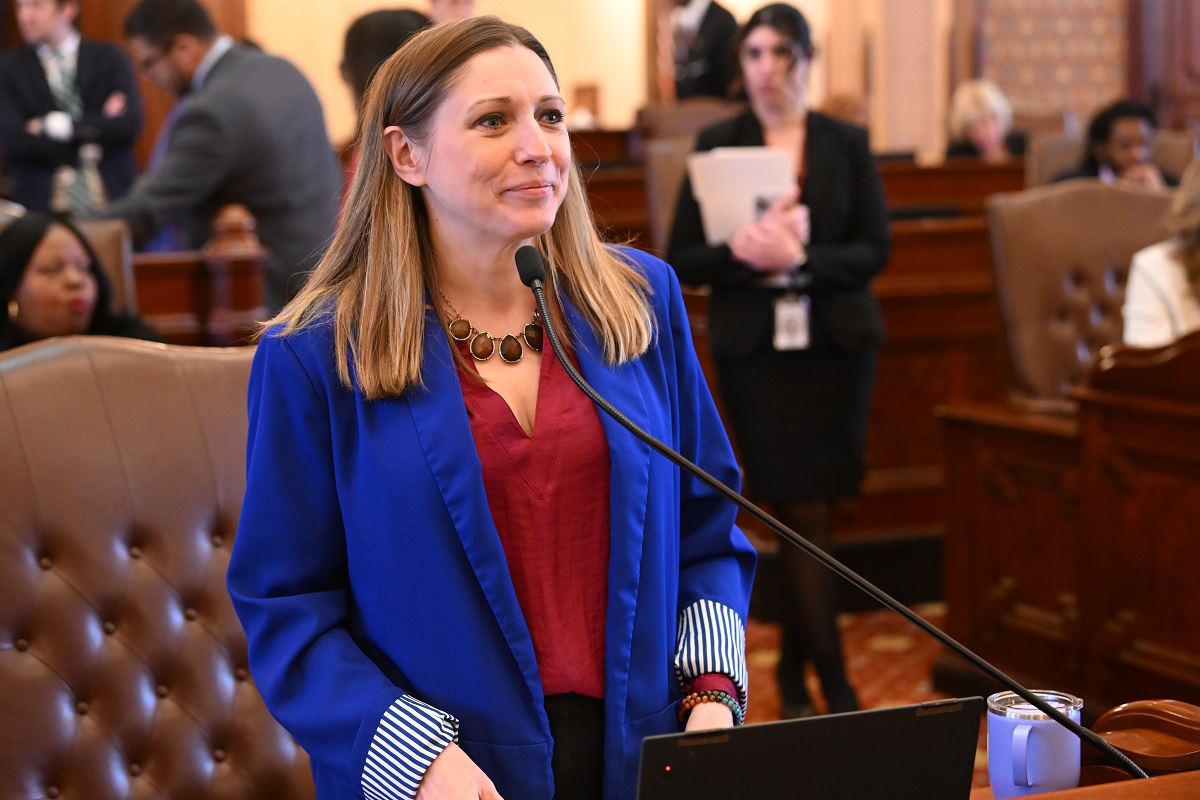 (Photo) Sen. Ventura addresses the Senate