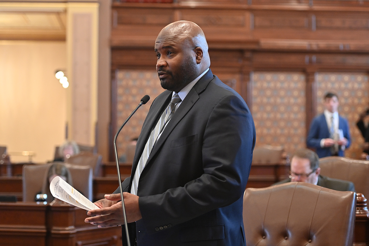 (Photo) Sen. Sims speaks on the Senate floor